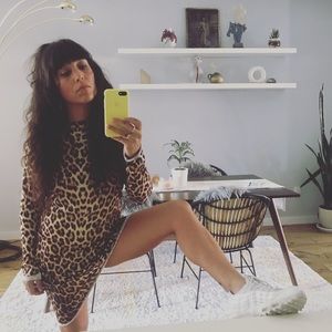 Meet your Posher, Crystal